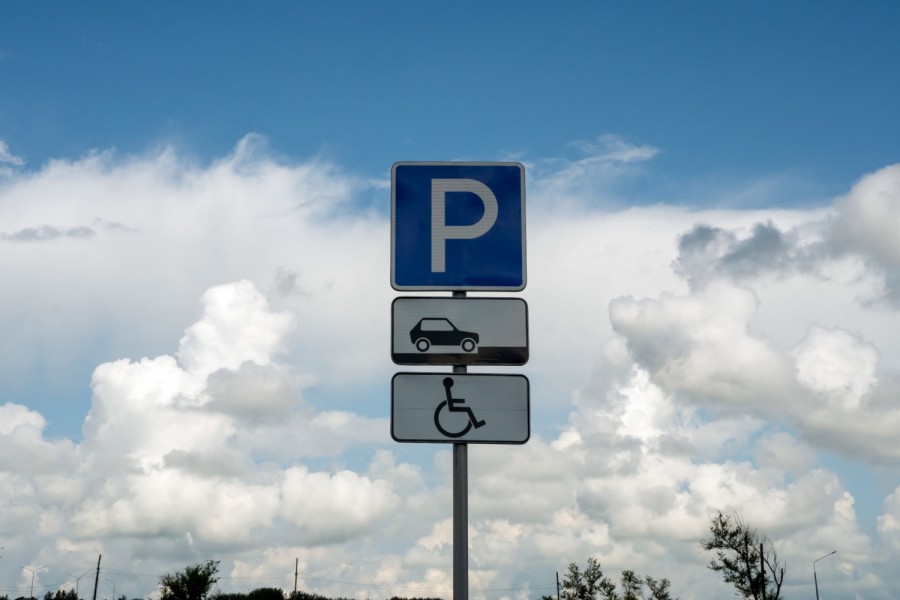 Как выбить парковку для инвалидов на коммерческой стоянке