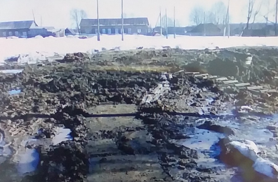 Суд обязал власти отремонтировать разбитую дорогу в поселке в Кировской области