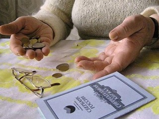 Помогли вернуть 50 тысяч рублей снятые приставами со счета пенсионерки из Барнаула