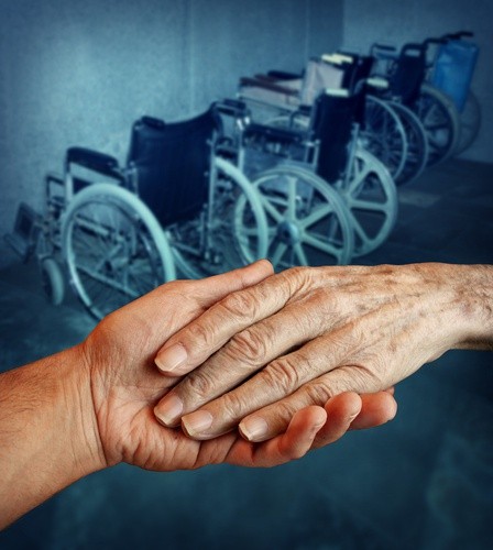 С помощью Центра белгородская пенсионерка добилась от Фонда соцстрахования инвалидной коляски