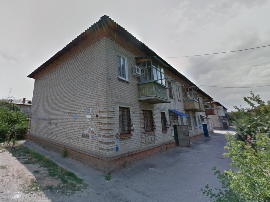Волгоград: помогли жильцам нерасселенного аварийного барака взыскать с мэрии 100 000 рублей компенсации