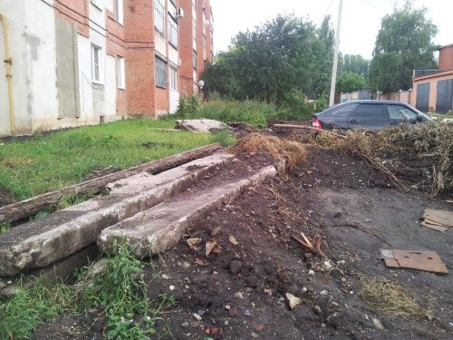 Помогли жителям дома в Саранске приостановить строительство парковки под окнами