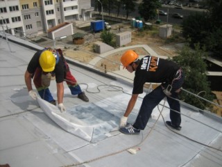 Центр защиты прав граждан заставил коммунальщиков отремонтировать протекающую крышу нижегородской многоэтажки