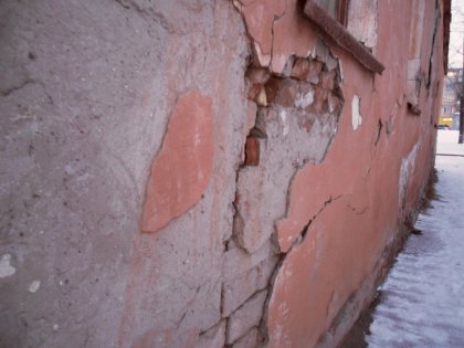 Красноярский ЖЭК требует жителей аварийного дома заплатить за капремонт прошлых лет