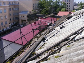 Благодаря Центру УК в Петрозаводске отремонтировала дырявую крышу