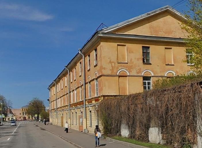 Петербургская трехэтажка простояла больше 200 лет, но начала разрушаться сразу после капремонта