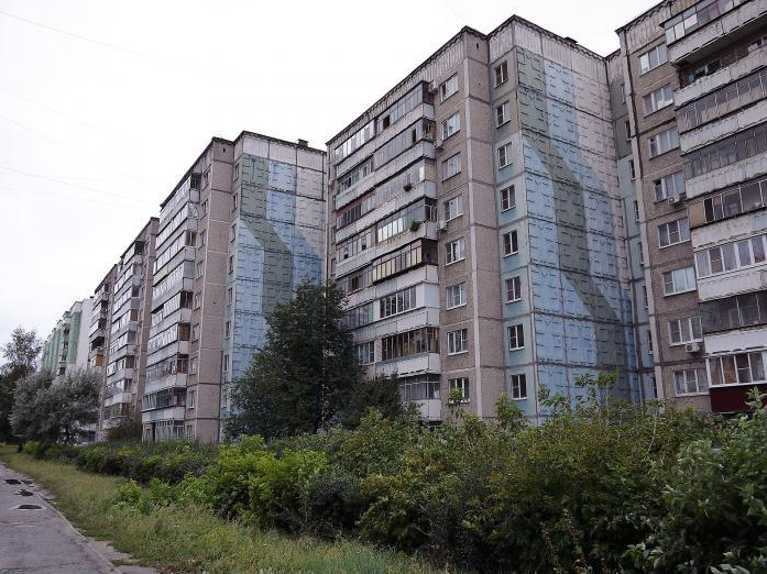 Заставили коммунальщиков очистить подъезды липецкой многоэтажки