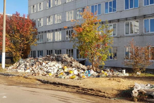 Чебоксары: заставили руководство больницы убрать свалку под окнами учреждения