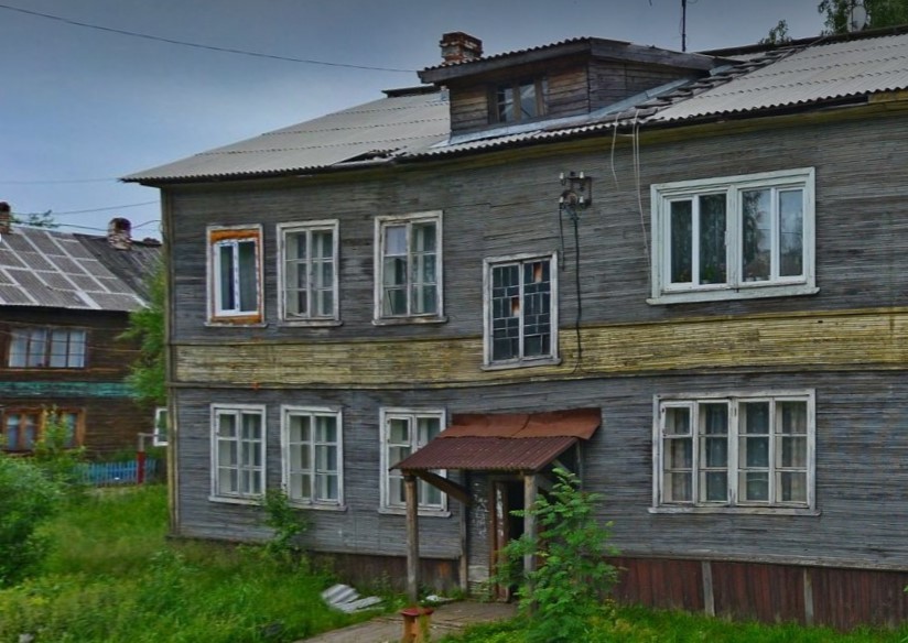Всю жизнь – очередники. Семья с детьми из Архангельска живет 11 лет в сгнившем бараке по вине чиновников