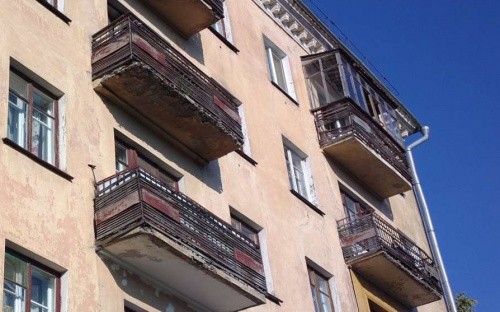 Мироновский центр помог жительнице Брянска добиться ремонта разрушающегося балкона