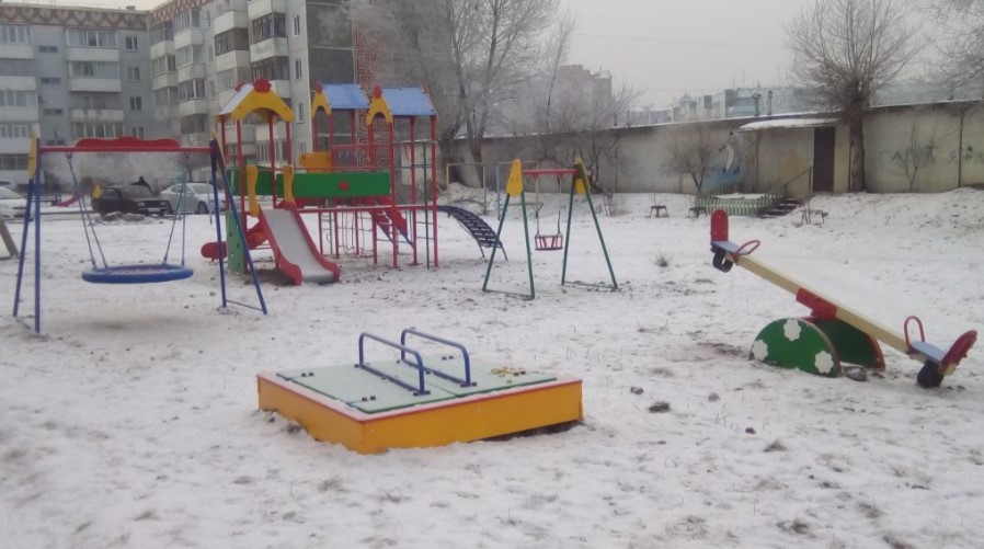 Абакан: добились установки детской площадки во дворе, , Россия