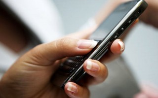 Мироновский Центр помог жительнице Брянска поменять сломавшийся мобильный телефон
