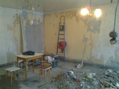 В Удмуртии помогли пенсионерке добиться ремонта квартиры