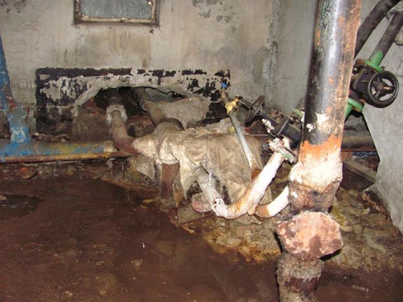 Помогли москвичам заставить коммунальщиков отремонтировать канализацию