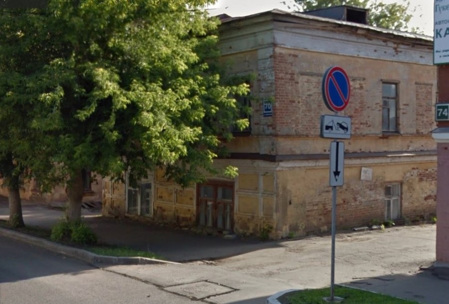 Жители кировского дома 1880 года постройки объявили войну чиновникам и бомжам Жители кировского дома 1880 года постройки объявили войну чиновникам и бомжам