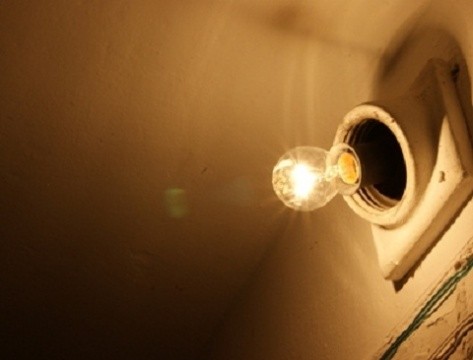 С помощью Центра в Рязани жители добились замены лампочек в подъездах