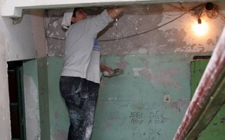 Мироновский Центр помог жителям Магадана заставить ЖЭК отремонтировать подъезды многоквартирного дома