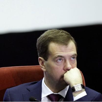 Медведев единолично решает судьбу пенсий россиян