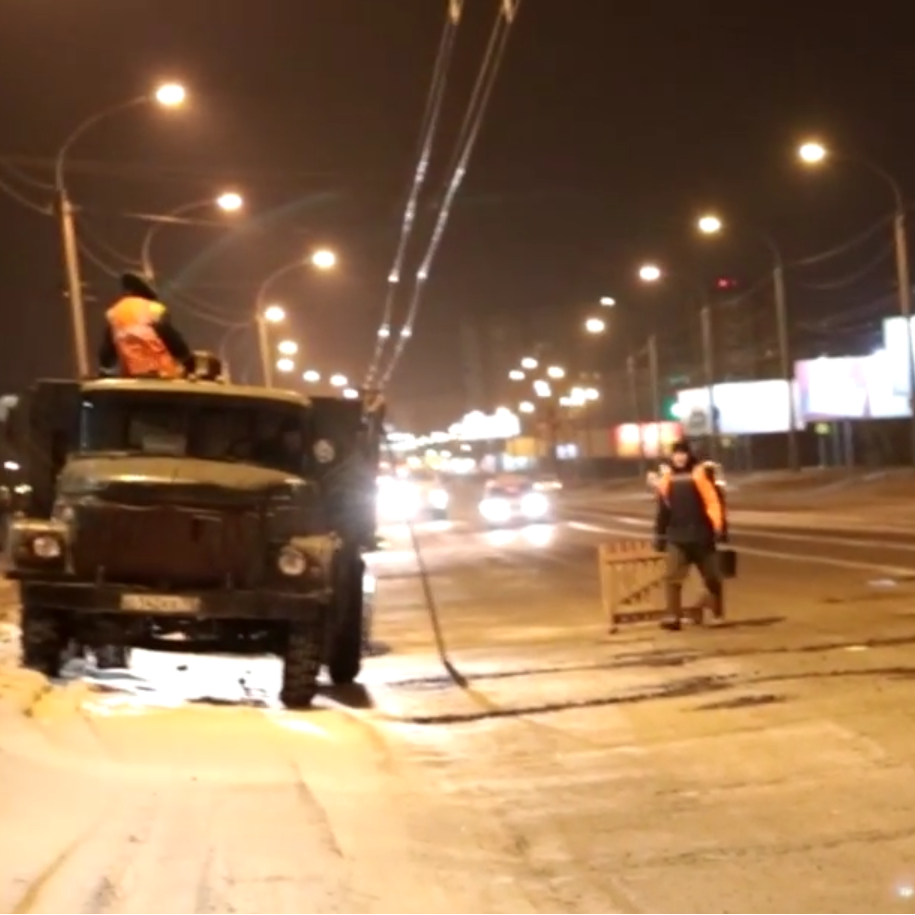В Омске отремонтировали дороги смесью песка и воды