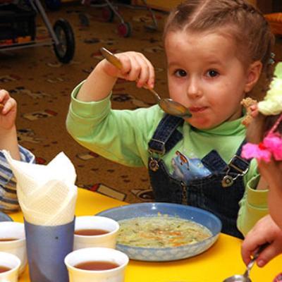 Детей в учебных учреждениях Воронежа кормили хуже бездомных
