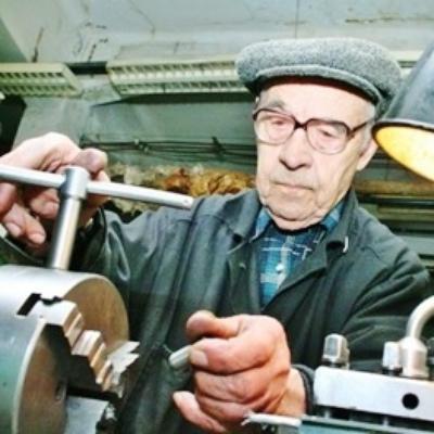 Работающие пенсионеры получат прибавку
