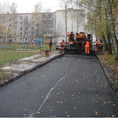 Жители Кургана добились от коммунальщиков ремонта дороги во дворе