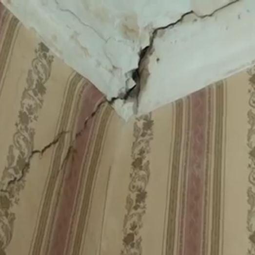 В Кургане из-за бездействия коммунальщиков дом едва не развалился на части