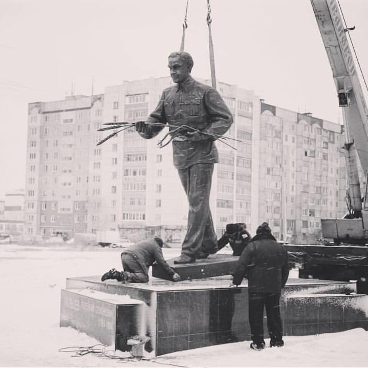 В Кургане установили памятник агроному Мальцеву