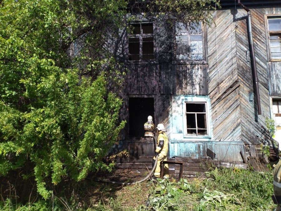Выкинули на улицу: жительнице сгоревшего муниципального дома пришлось судиться с администрацией за новое жилье