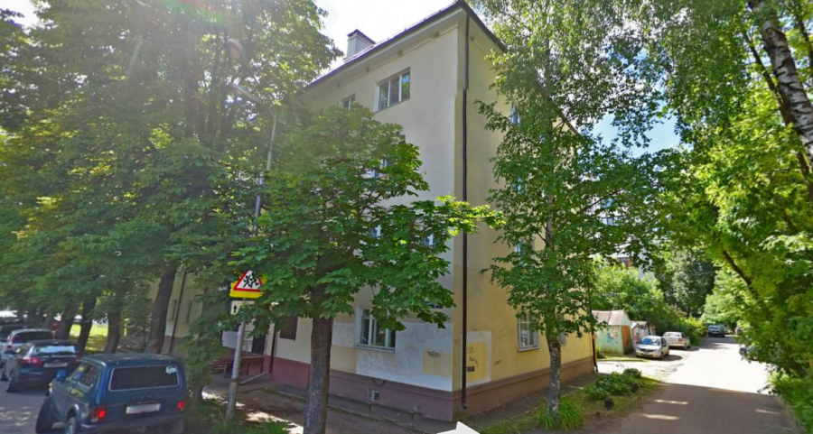 Житель смоленской четырехэтажки отсудил у администрации 654 000 рублей за отказ ремонтировать дом